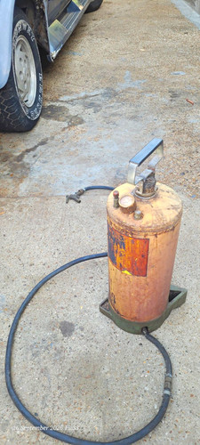 Vintage metal pressurised oil